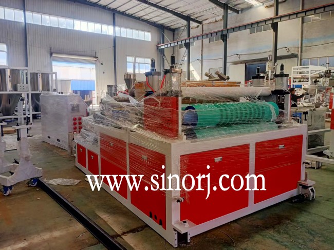 發往印尼的pvc波浪瓦，T型瓦生產線，大理石uv板生產線開始裝柜